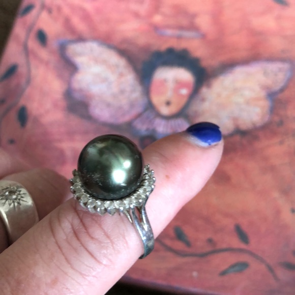 SS & green pearl ring